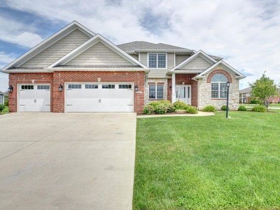 3rd image of 1412 E Alydar Dr