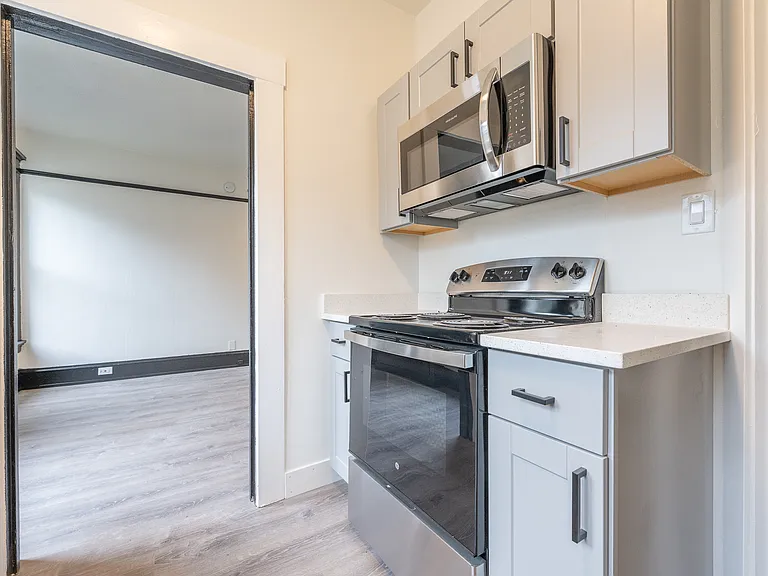 2411-2417 NE Glisan St #2415 — Photo 4