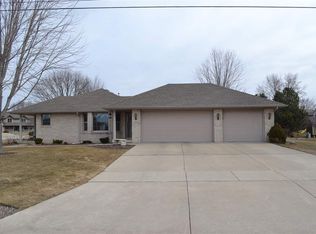 1575 Van Rd, Green Bay, WI 54311