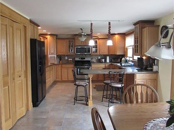 3rd image of 318 Forest Dr