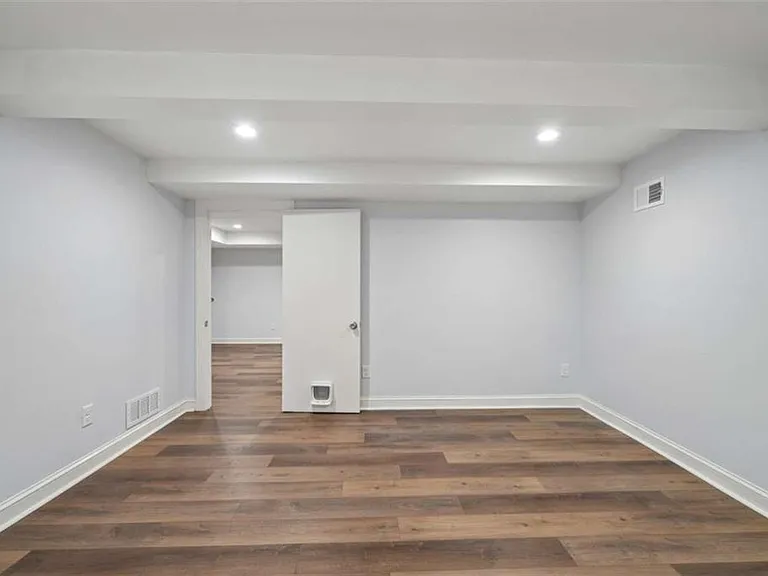 5132 Willow Point Pkwy — Photo 33