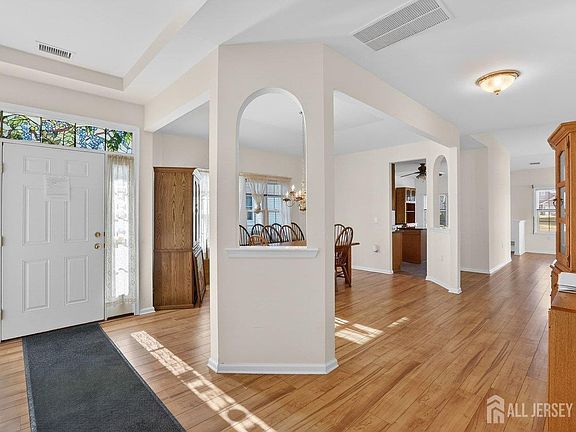 5th image of 110 Ridgway Dr