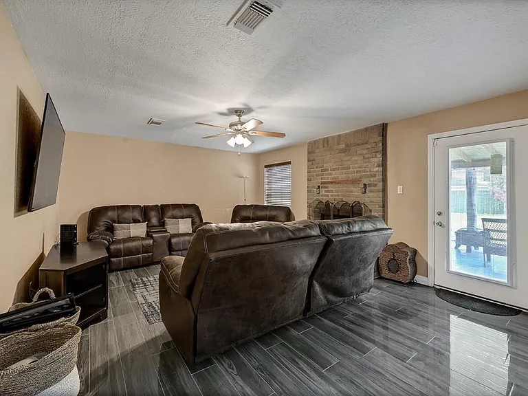 10139 Fernstone Ln — Photo 3