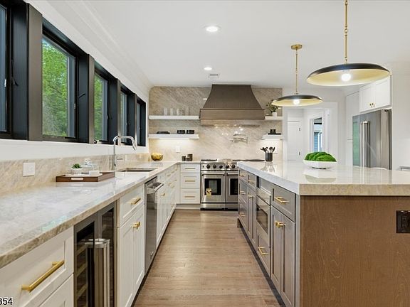 4th image of 126 Emerson Ln