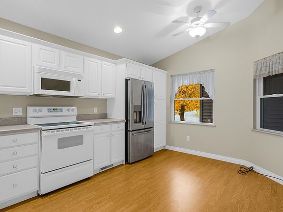 5th image of 3702 Creekside Dr