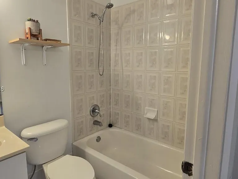 9092 NW 40th St #4 — Photo 15
