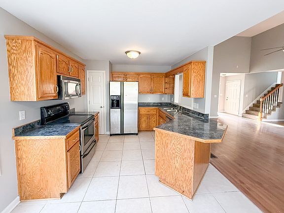 5th image of 775 Samantha Ln