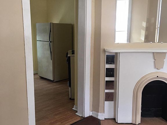 5th image of 324 Maryland St
