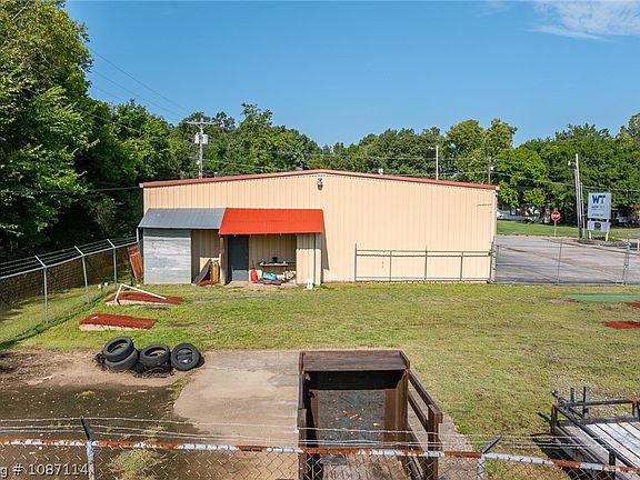 4th image of 7423 Highway 271 S
