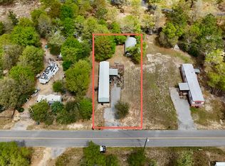 221 Leonardo Ln, Defuniak Springs, FL 32433