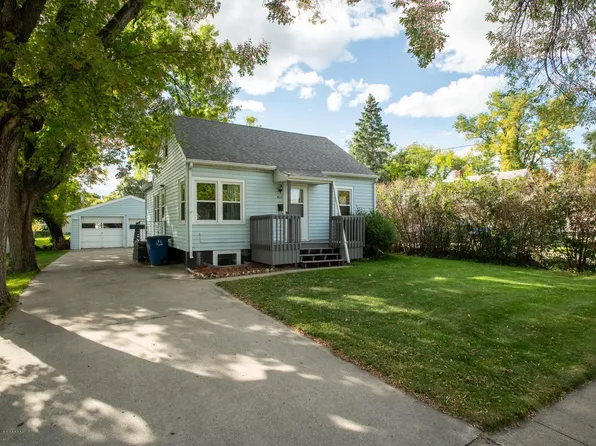 407 15th St N, Moorhead, MN 56560