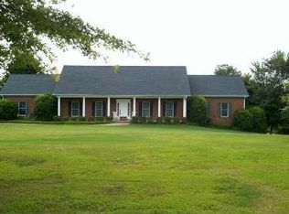 1000 Annandale Dr, Clarkesville, GA 30523