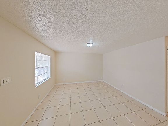 2nd image of 923 E Poinsettia Ave #A