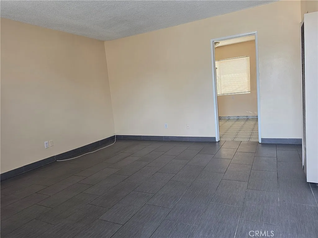 2 bed, 800 sqft, $2,200 — Photo 2