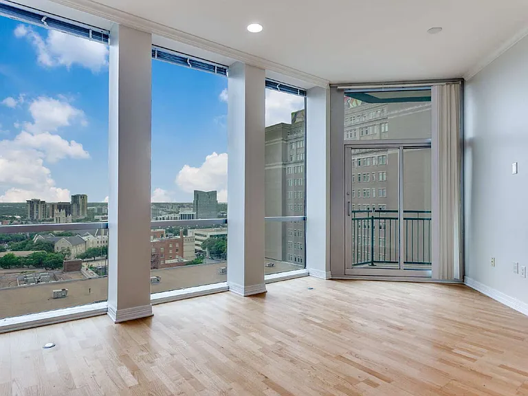 500 Throckmorton St #1206 — Photo 2