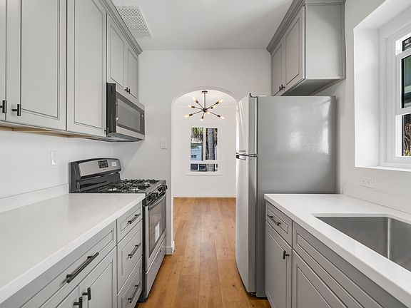 5th image of 4014 W Adams Blvd