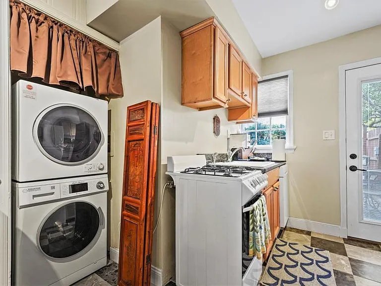 308 Millers Ct NE — Photo 10