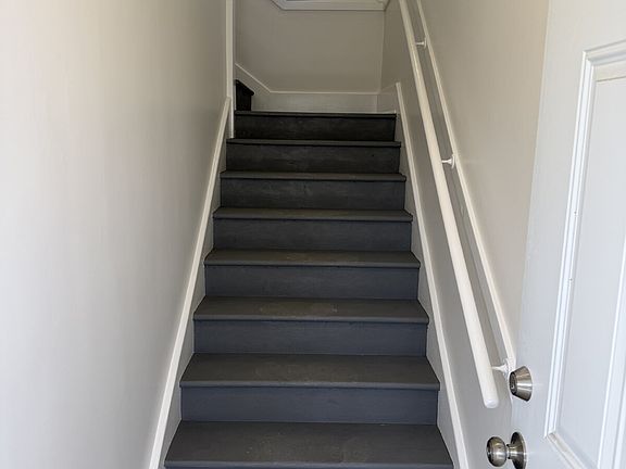 4th image of 1449 Linden Ave