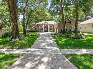 2205 Valrico Forest Dr, Valrico, FL 33594
