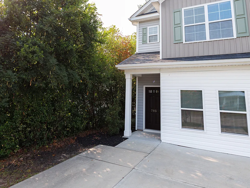 705 Center St