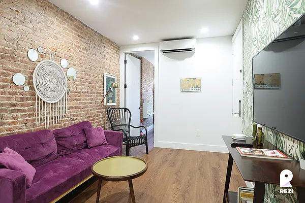 Rented by REZI | media 7