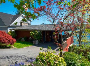 4455 Harris Pl, North Vancouver, BC V7G 1E9