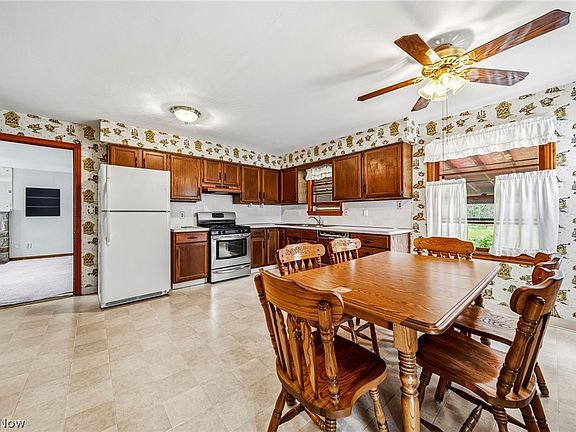 5th image of 725 Chestnut Rd