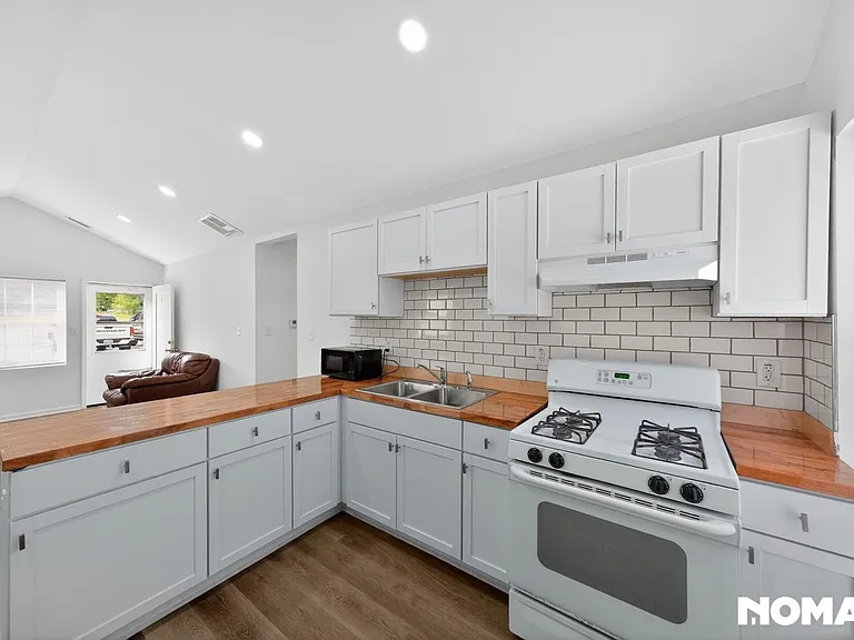 4546 Marquette Rd E — Photo 9