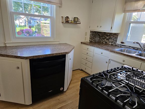 4th image of 128 Riverview Dr