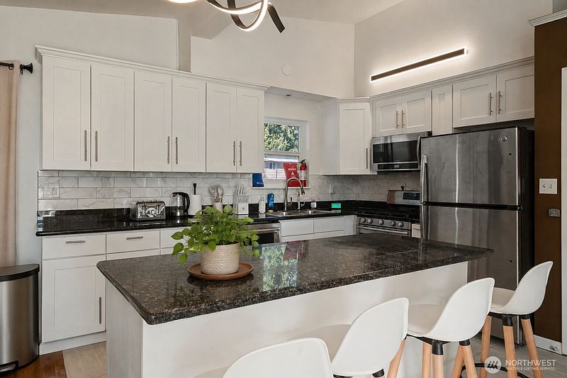 3rd image of 18935 47th Avenue S