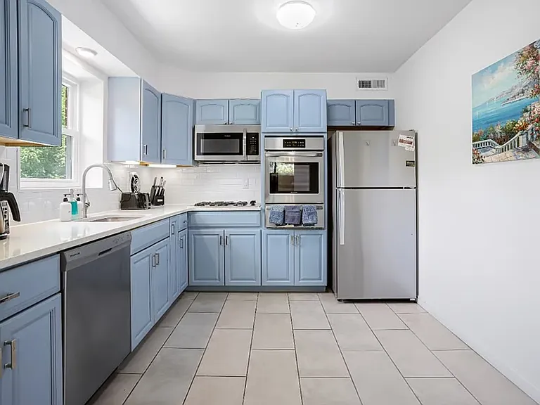 9724 Admiralty Dr — Photo 11