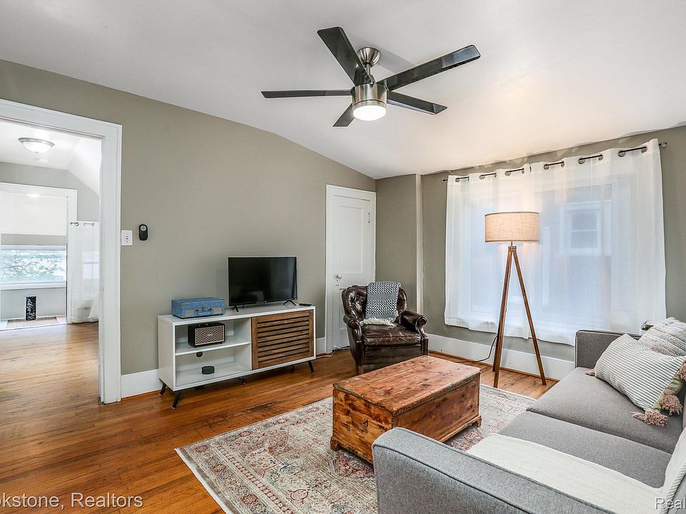 1st image of 366 W Bennett Ave
