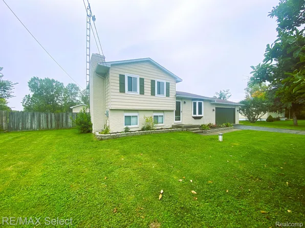 9457 N Bray Rd, Clio, MI 48420