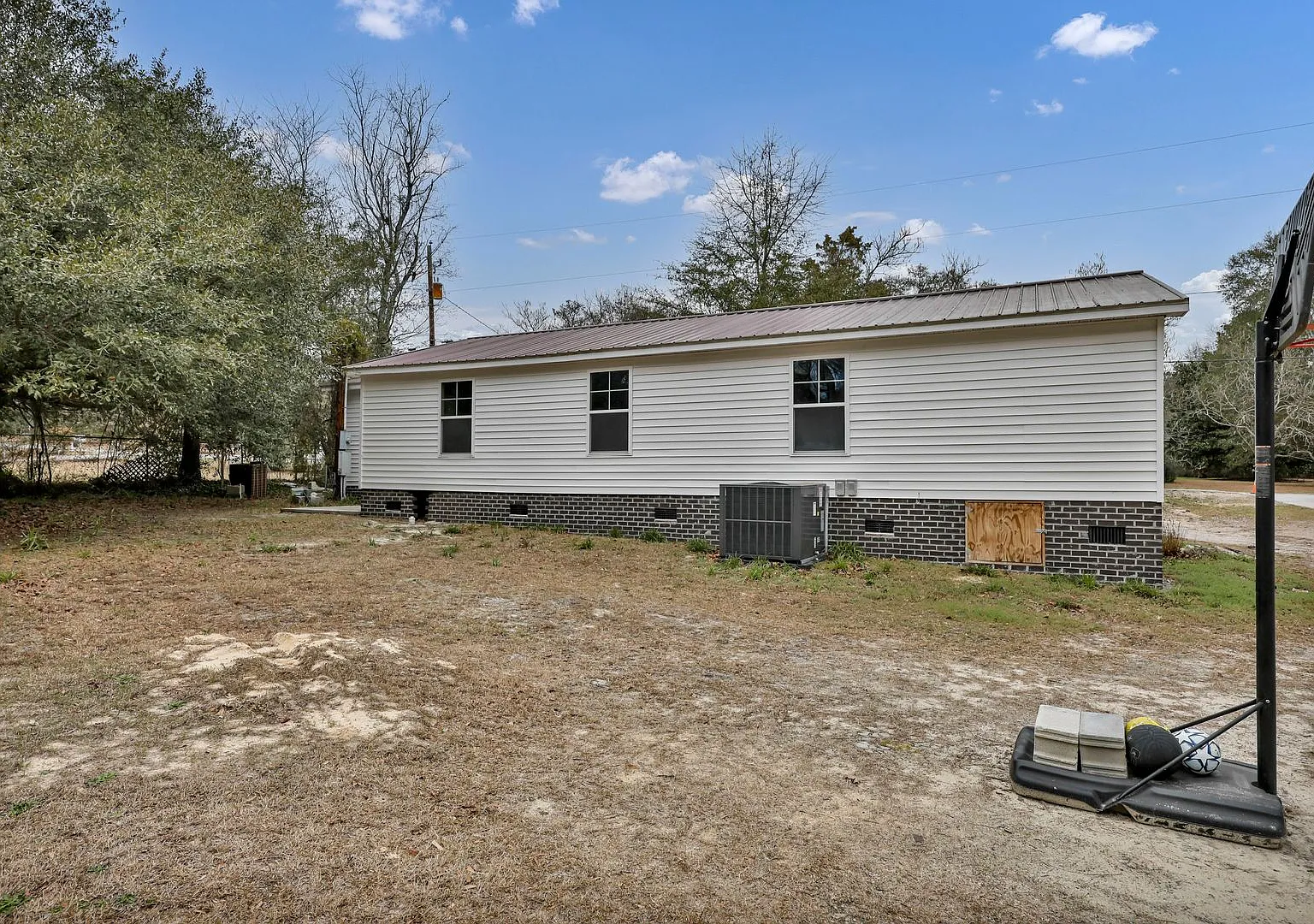 Completely Remodeled 3BR Home in Lexington with Granite Countertops & New Stainless Steel Appliances — Photo 3