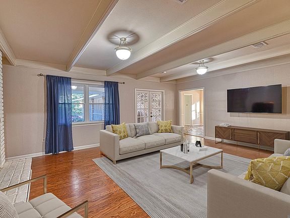 3rd image of 869 Heather Dr