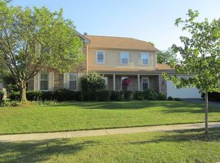 825 Heatherstone Dr, Schaumburg, IL 60173