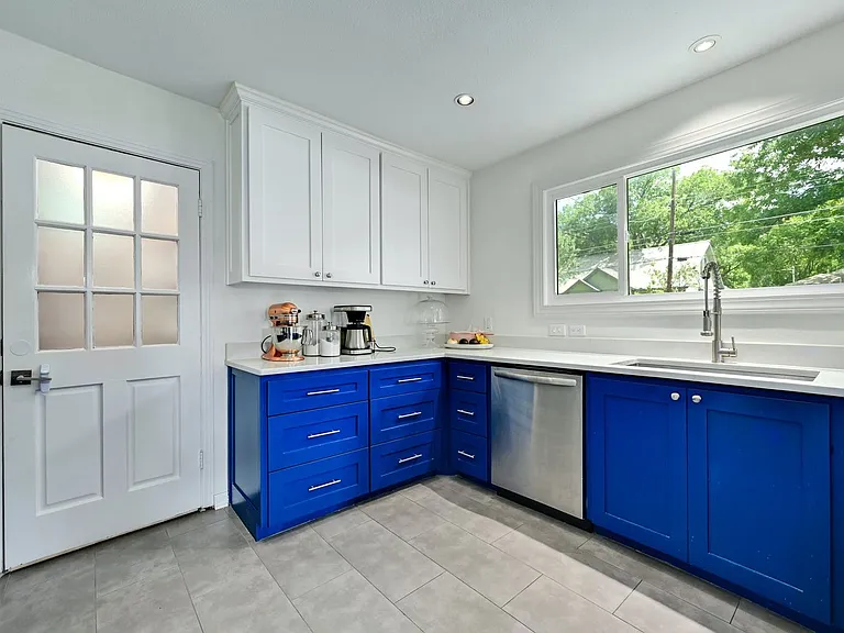 1709 Payne Ave — Photo 9