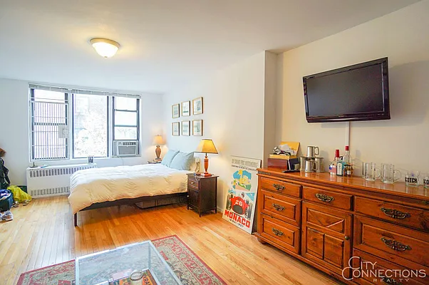 Rented by City Connections Realty | media 5