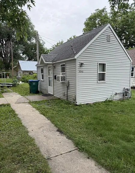 1041 Water St — Photo 2