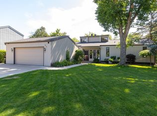 816 N Cambridge Dr, Appleton, WI 54915