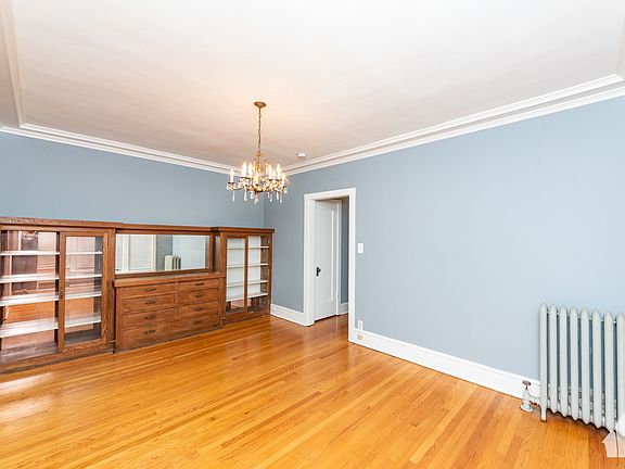5th image of 1523 W Rosemont Ave #3E