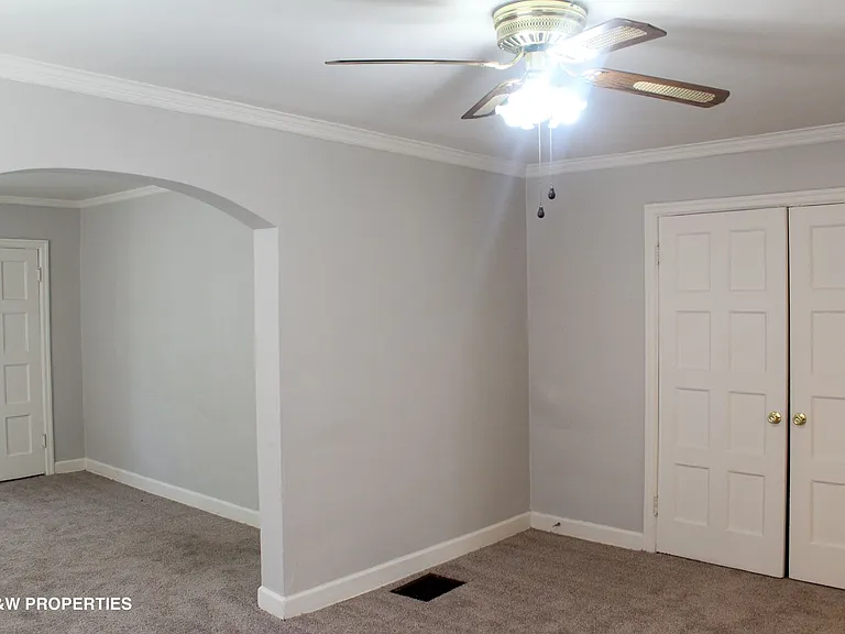 440-450 Rhoads Ave — Photo 9