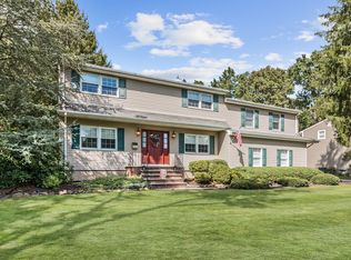 41 Green View Dr, Pequannock, NJ 07440