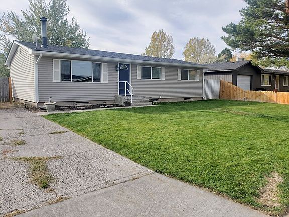 2nd image of 3810 E Geneva Dr