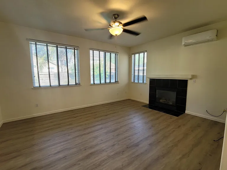 415 Zinnia Ct — Photo 8
