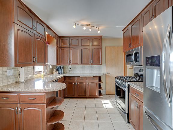 Beautifully upgraded kitchen
