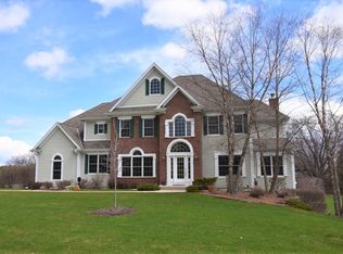 13650 N Legacy Hills Dr, Mequon, WI 53097