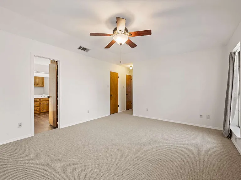 507 Crestview Dr — Photo 18