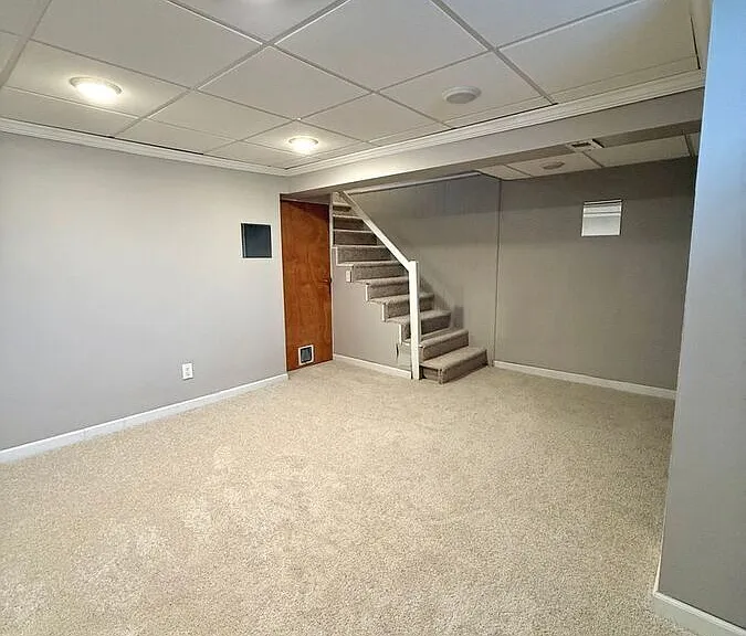 1074 N Academy Ave — Photo 18