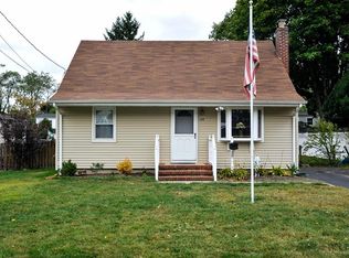 177 Davis Ln, Red Bank, NJ 07701